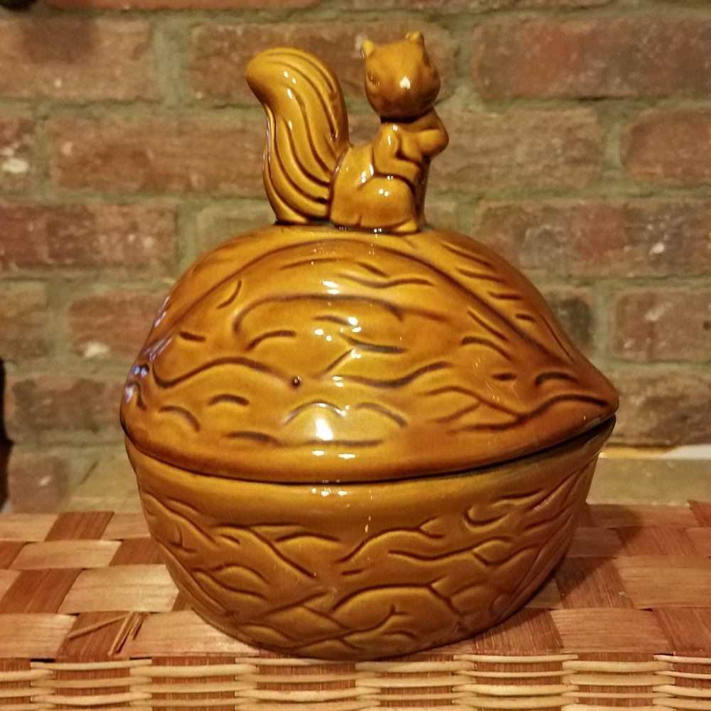Vtg Squirrel MCM Lidded Nut Dish